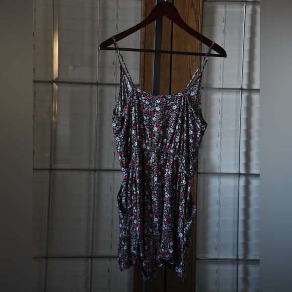 Floral Romper - Picture 4 of 5